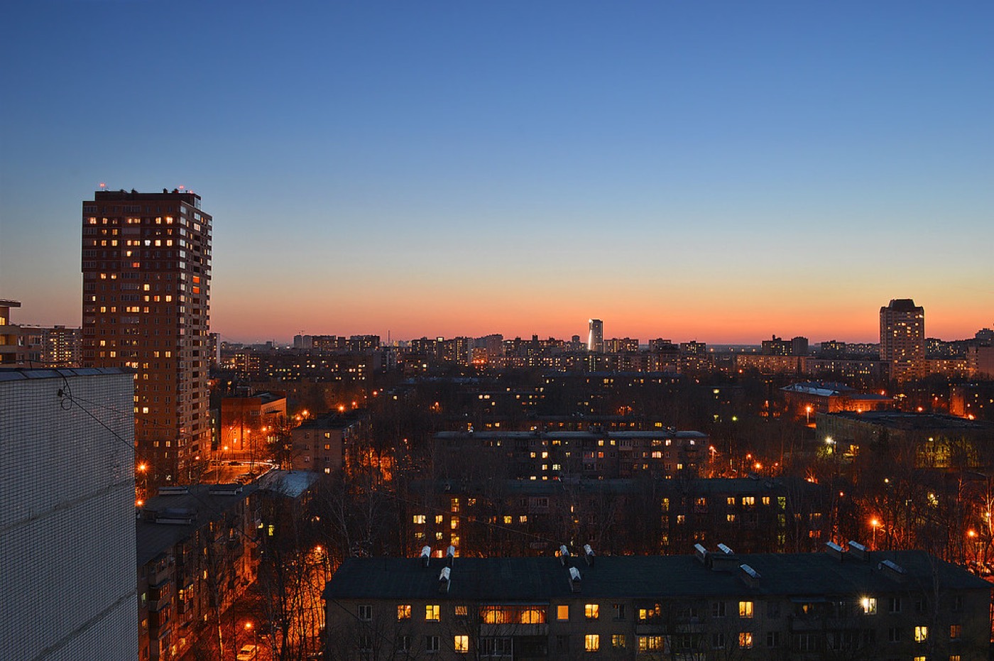 A calm Manhattan street at dusk